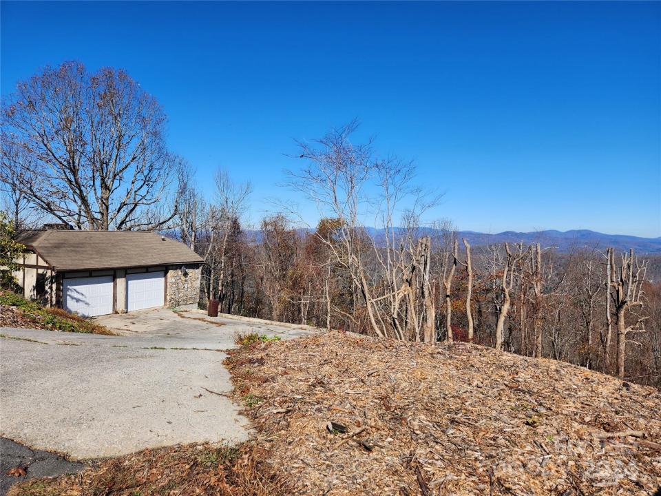 120 Pinewood Circle, Laurel Park, North Carolina 28739