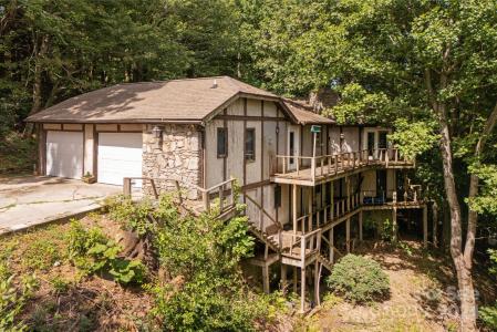 120 Pinewood Circle, Laurel Park, North Carolina 28739