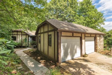 120 Pinewood Circle, Laurel Park, North Carolina 28739