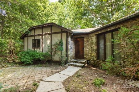 120 Pinewood Circle, Laurel Park, North Carolina 28739