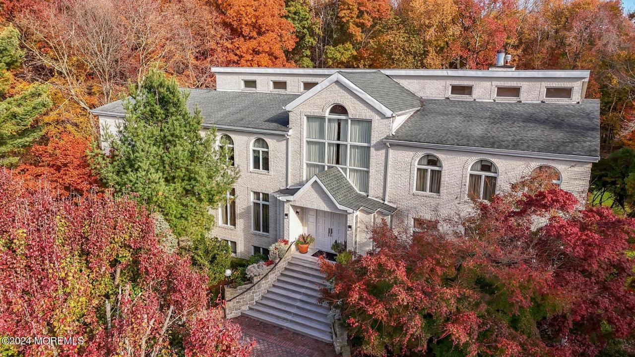 6 Evan Drive, Morganville, New Jersey 07751