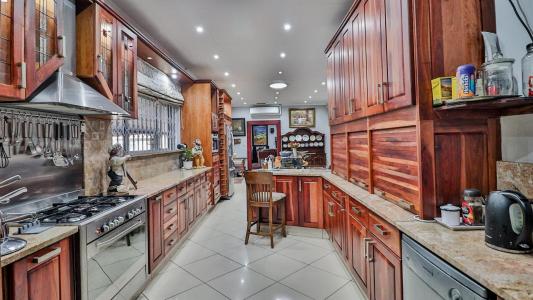 White River, 음봄벨라, 남아프리카