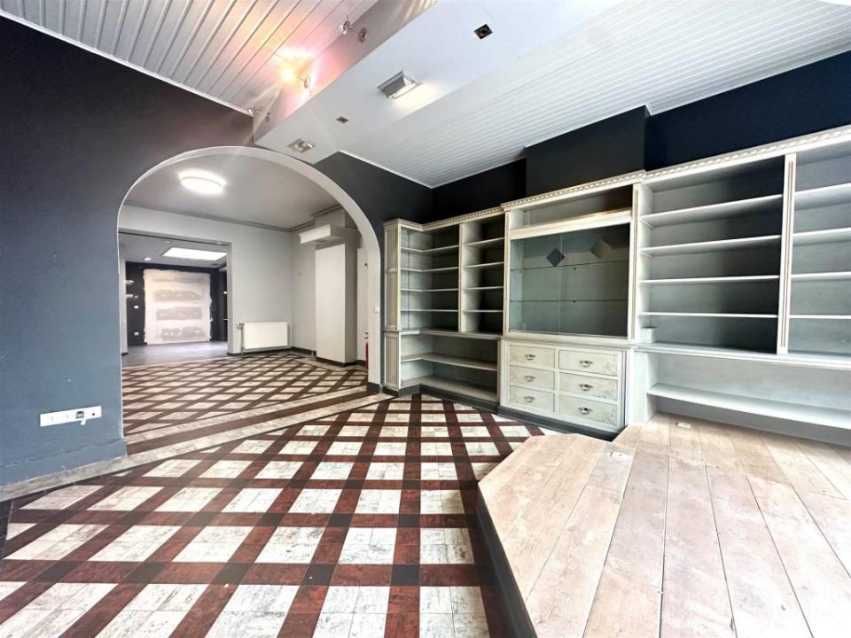 Rue du Commerce 55, Ciney, 5590, Belgia