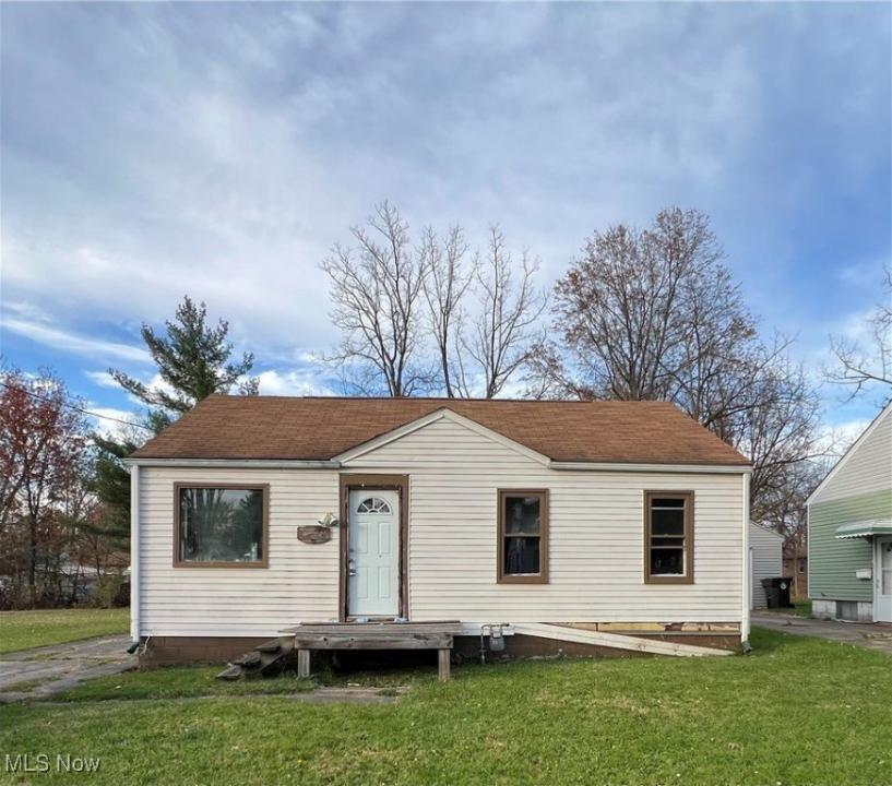 2773 Burton Street SE, Warren, Ohio 44484, USA