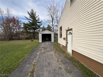 2773 Burton Street SE, Warren, Ohio 44484, USA