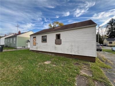 2773 Burton Street SE, Warren, Ohio 44484, USA