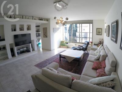 שווידלסון, Herzliya, Israel