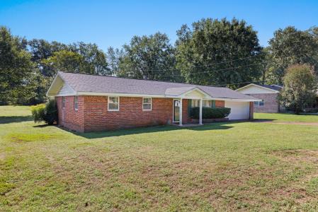 241 Meadow Hill Rd., Sheffield, Alabama 35660