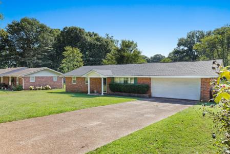 241 Meadow Hill Rd., Sheffield, Alabama 35660
