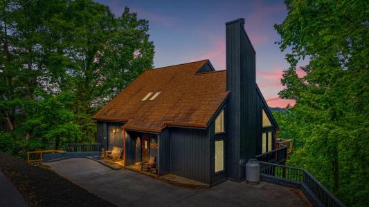 1679 Zurich Rd, Gatlinburg, Tennessee 37738, USA