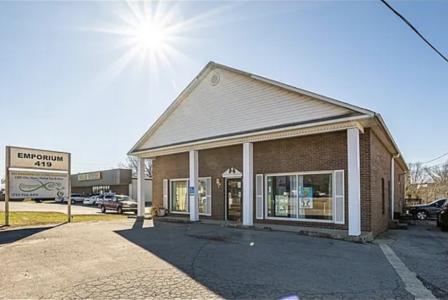 1102 Mineral Wells Ave, Paris, Tennessee 38242, USA