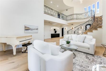 23123 Oxnard Street, Woodland Hills, California 91367, Stati Uniti