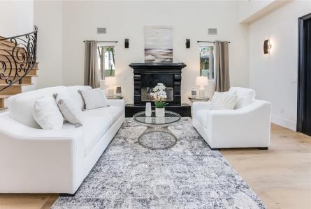23123 Oxnard Street, Woodland Hills, California 91367, Stati Uniti
