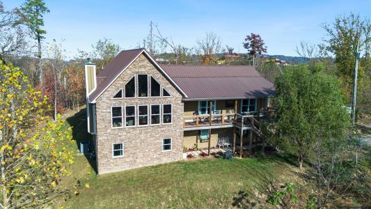 835 Perry Dr., Gatlinburg, Tennessee 37738, USA