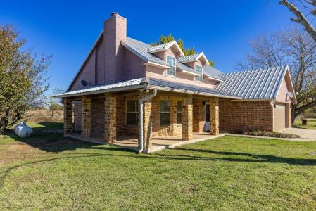 302 S. Sulphur Street, Leonard, Texas 75452