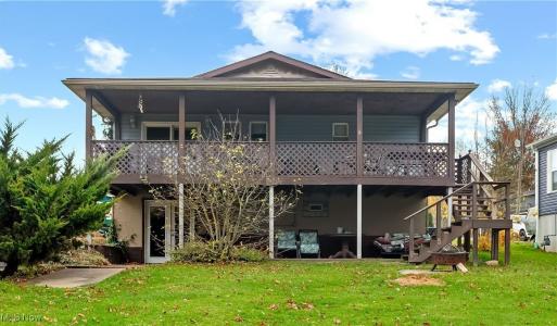 2282 Heston Drive, Lake Milton, Ohio 44429, USA