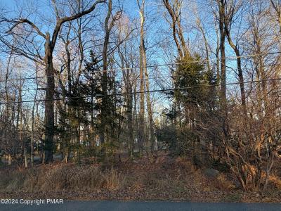 35 Pocono Drive, Gouldsboro, Pennsylvania 18424, USA