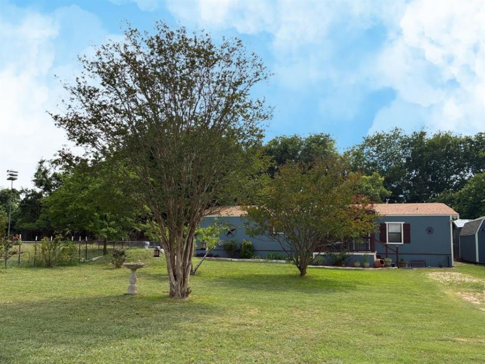 1425 N Agnes Wills Road, Bruceville, Texas 76630