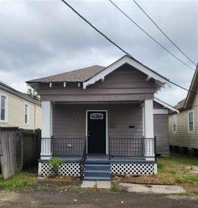 2215 MANDEVILLE Street, New Orleans, Louisiana 70117, USA