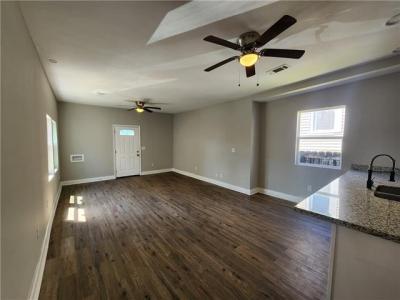 2215 MANDEVILLE Street, New Orleans, Louisiana 70117, USA