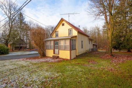 6  Rue Victoria N., Bedford - Ville, Quebec J0J 1A0, Canada