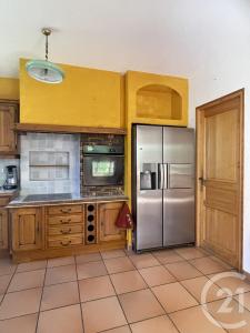 Pierrevert, Provence-Alpes-Côte D'Azur 04860, Pháp