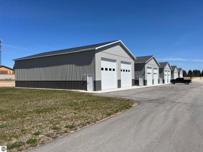 5932 Storage Loop Drive, Traverse City, Michigan 49685, USA