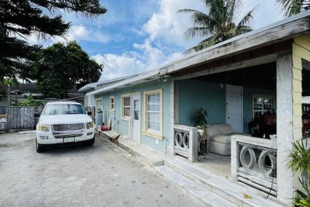 3 BEDROOM HOUSE WITH THREE ADDITIONAL FLATLETS IN GEORGE TOWN, 16, George Town South, Grand Cayman, Kaimaninseln