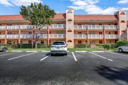 9621 Sunrise Lakes Blvd # 203, Sunrise, Florida 33322, USA