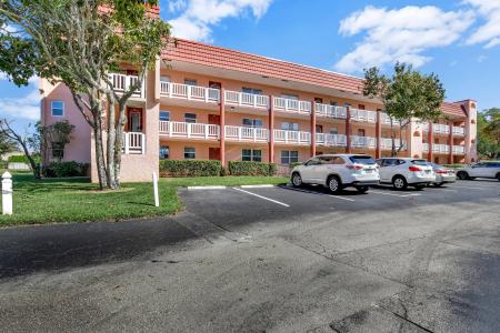 9621 Sunrise Lakes Blvd # 203, Sunrise, Florida 33322, USA
