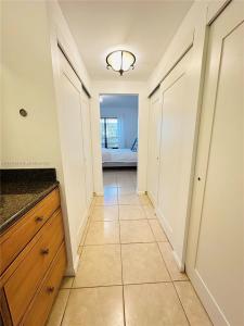 900 Greensward Ln 111-G, Delray Beach, Florida 33445