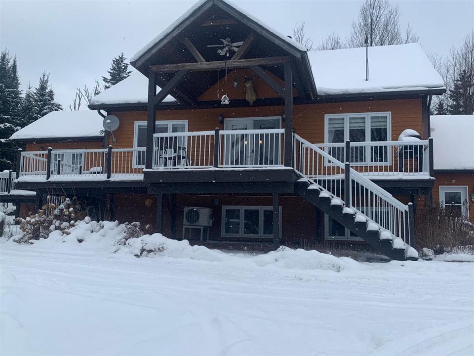 206 Ch. Honora, Notre-Dame-des-Bois, Quebec J0B 2E0, Canada