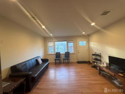 78 Wood Avenue, Iselin, New Jersey 08830, Amerika Birleşik Devletleri