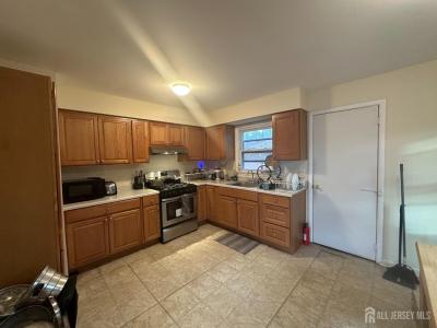 78 Wood Avenue, Iselin, New Jersey 08830, Amerika Birleşik Devletleri