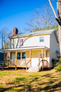 67 Lentz Lane, Shipman, Virginia 22971, USA