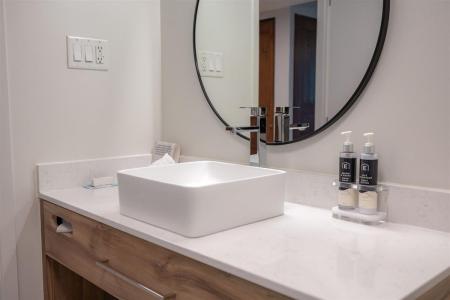 44  Av. de l'Auberge, Orford, Québec J1X 6J3, Canada