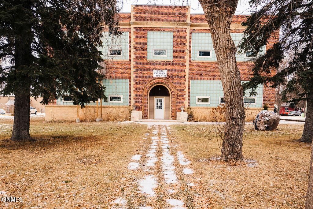 208 Center Street, Wimbledon, North Dakota 58492