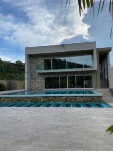 CONJUNTO RESIDENCIAL CUMBRE DE GUATAPARO ETAPA 1 URB BELLA VISTA TOWN HOUSE N.19, Valencia, Carabobo 2001, ベネズエラ
