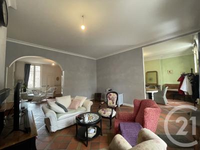 Moulins, Alvernia 03000, Francia