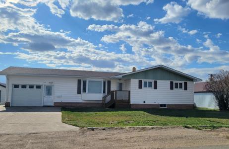 408 NE Cedar Street, Herreid, SD 57632, USA