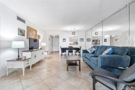 5621 SW 2nd Court #201, Margate, Florida 33068, USA