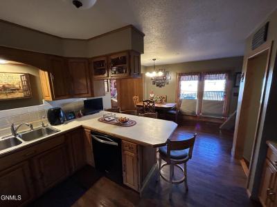 11 9th Avenue, Bowman, North Dakota 58623
