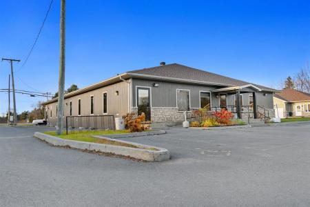 394  Rue Centre, Shawville, كيبيك J0X 2Y0, كندا 