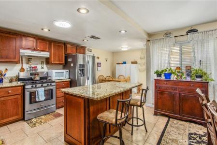 6080 Rogers Lane, San Bernardino, 加州 92404, 美國