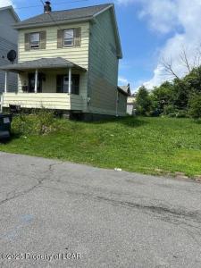 924 Pine Street, Freeland, Pennsylvania 18224, USA