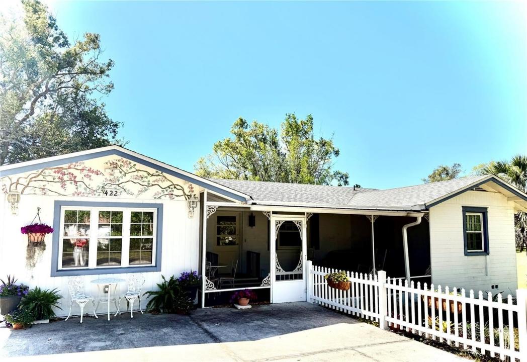 422 W 11TH AVENUE, Mount Dora, Flórida 32757, Estados Unidos