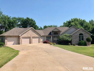 325 HILLCREST Drive, Macomb, Illinois 61455, USA