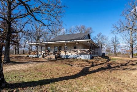 472899 640  RD, Watts, Oklahoma 74964, USA