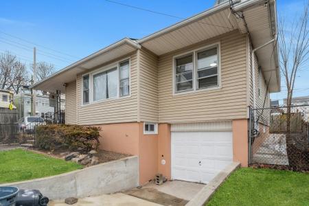 32 RICHARDS ST, Jc, Greenville, NJ 07305-4105, USA