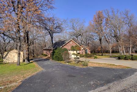 408 Hastings Drive, Runaway Bay, Texas 76426, USA